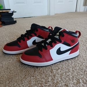 Jordan 1 Mid